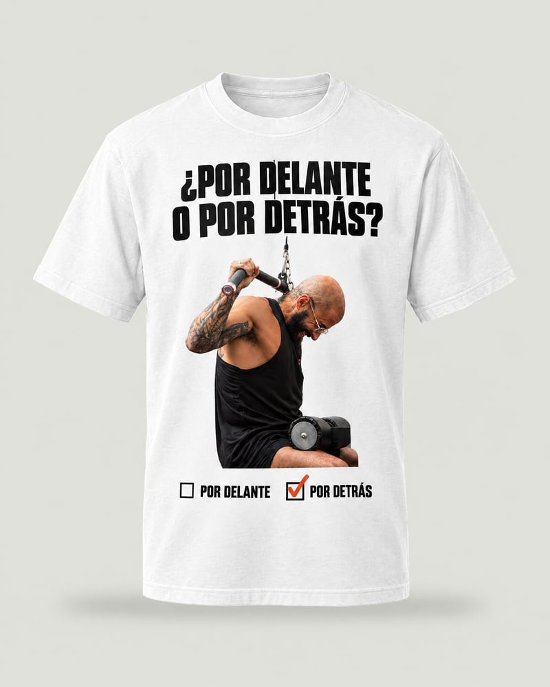 Camiseta «¿Por delante o por detrás?», color blanco, delante