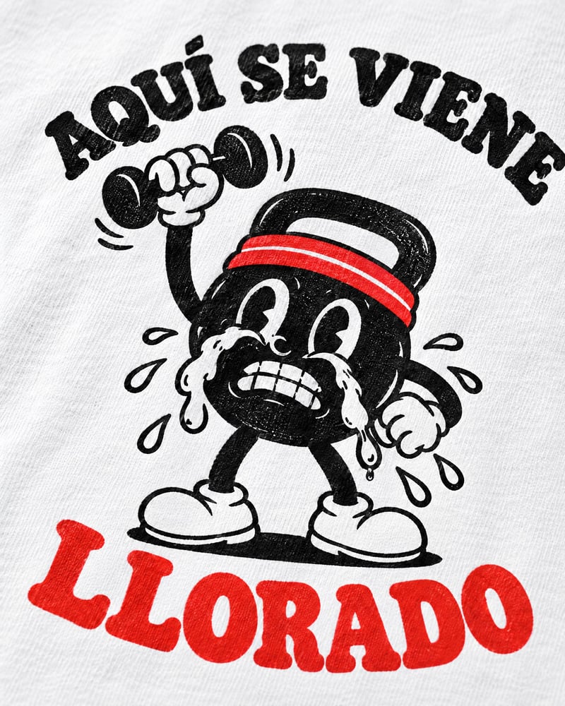 Camiseta «Aquí se viene llorado», detalle del estampado