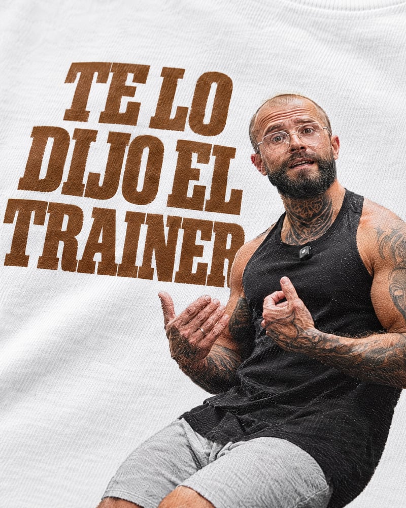 Camiseta oversize «Te lo dijo el trainer», detalle del estampado