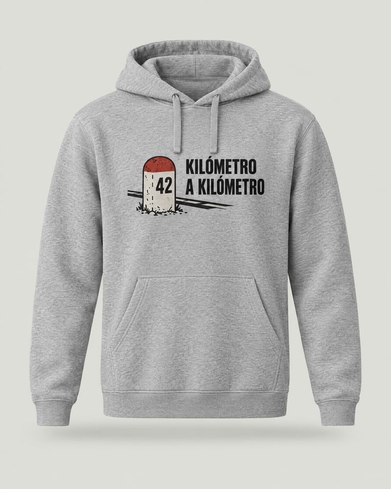 Sudadera con capucha «Kilómetro a kilómetro», color gris jaspeado, delante