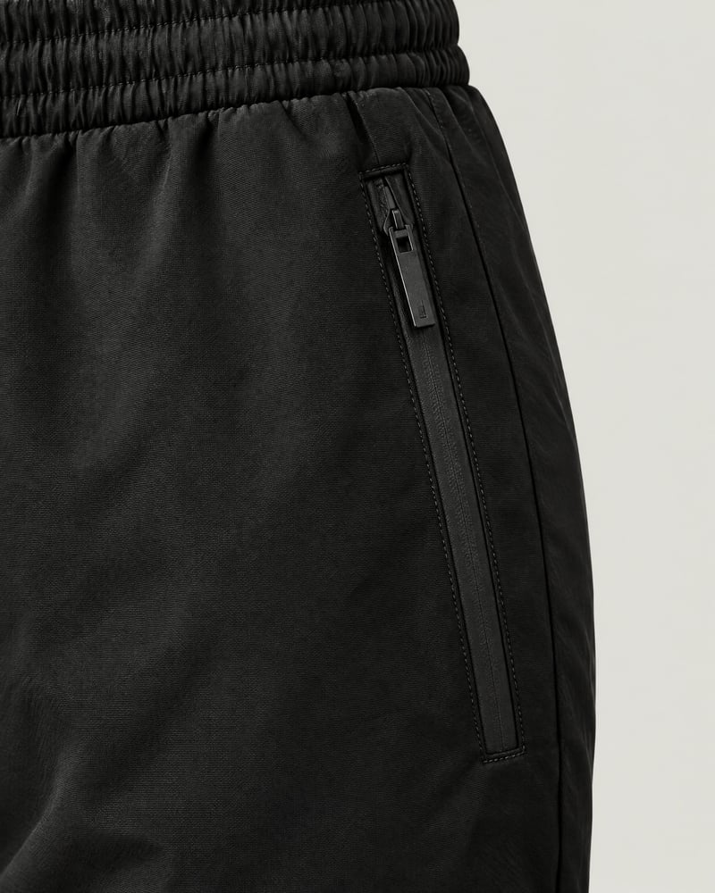 Jogger técnico, detalle del estampado