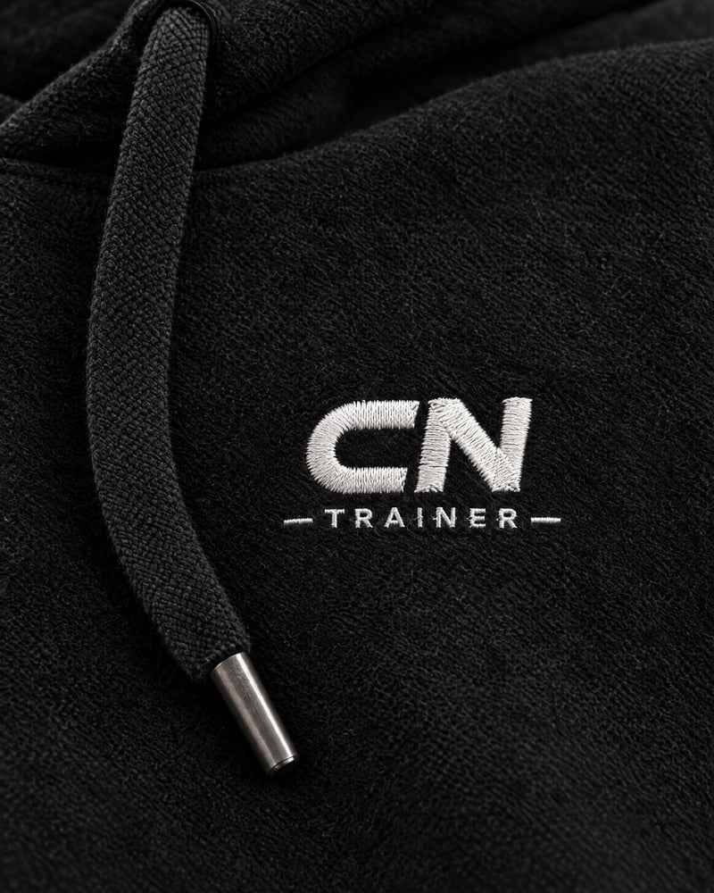 Sudadera con capucha CN, detalle del estampado