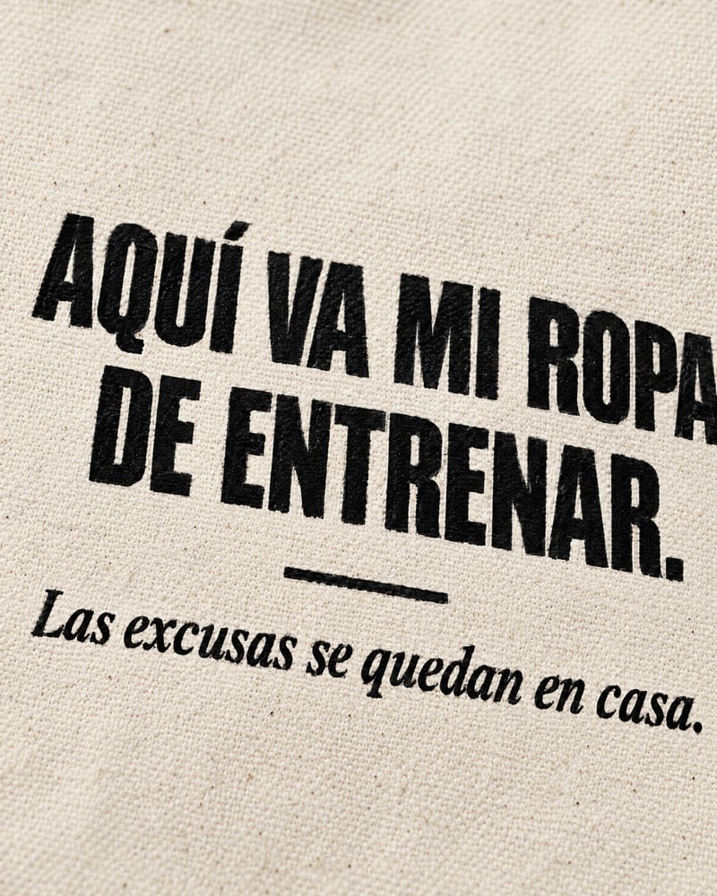 Bolsa de tela «Las excusas se quedan en casa», detalle del estampado