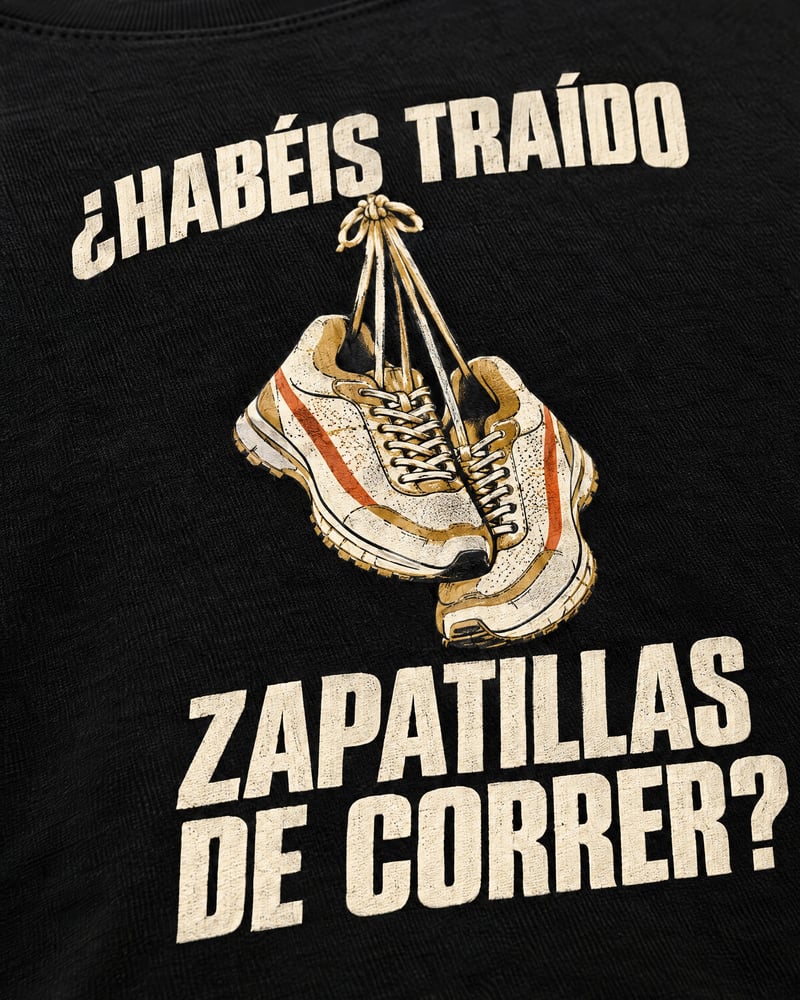 Camiseta técnica «¿Habéis traído zapatillas de correr?», detalle del estampado