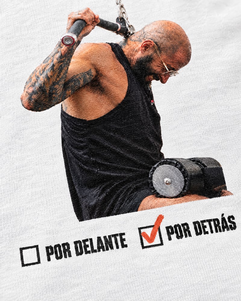Camiseta «¿Por delante o por detrás?», detalle del estampado