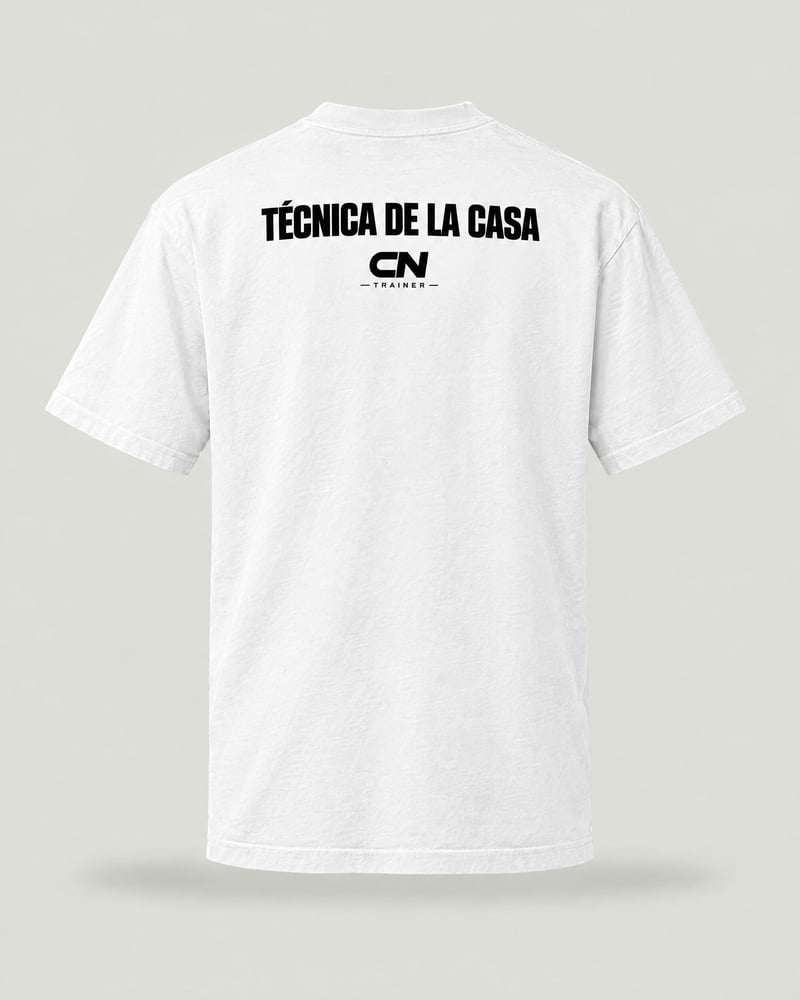 Camiseta oversize «Saca culo, saca pecho y flexiona», color blanco, espalda
