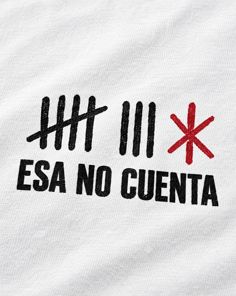 Camiseta «Esa no cuenta», detalle del estampado